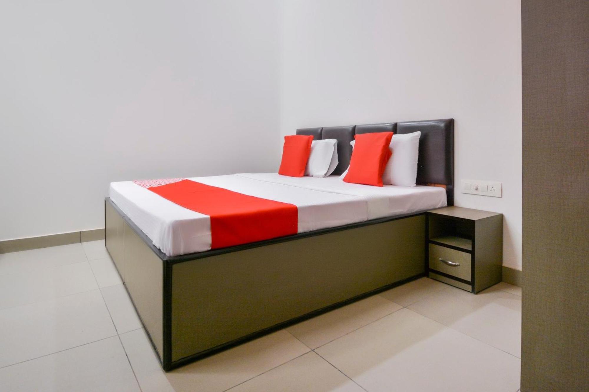 Hotel O White Solitaire Лудхиана Экстерьер фото